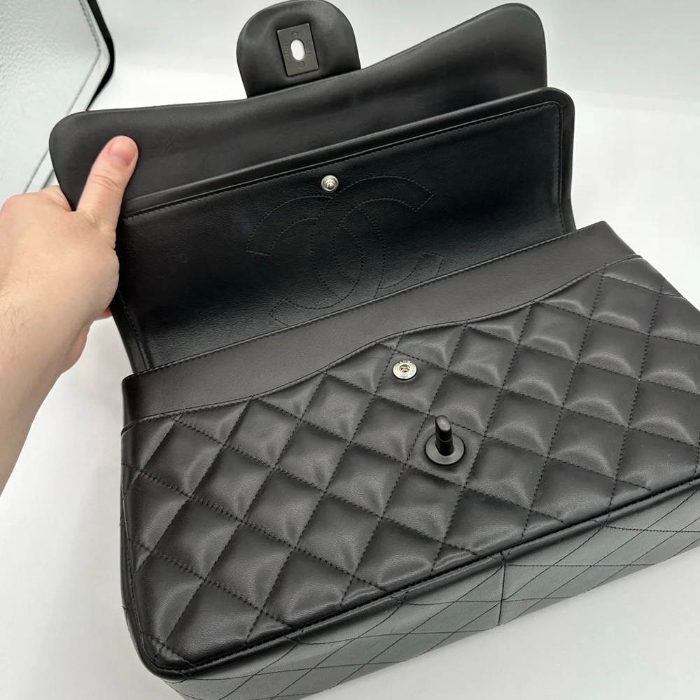 Chanel So Black Jumbo Lambskin - Picture 5 of 12